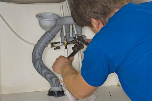 Avløpsrør Slik setter du sammen og vedlikeholder avløpsrør